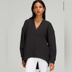 NWOT Lululemon|| Rippled V-Neck Pullover in Black Size 4
